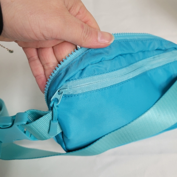 Neocutis Zipperd Fanny  Pack Belt Bag Travel - Picture 4 of 7